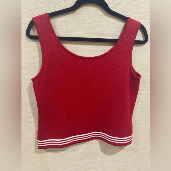 ST. JOHN Red scoop neck sleeveless knit top - Picture 3 of 9